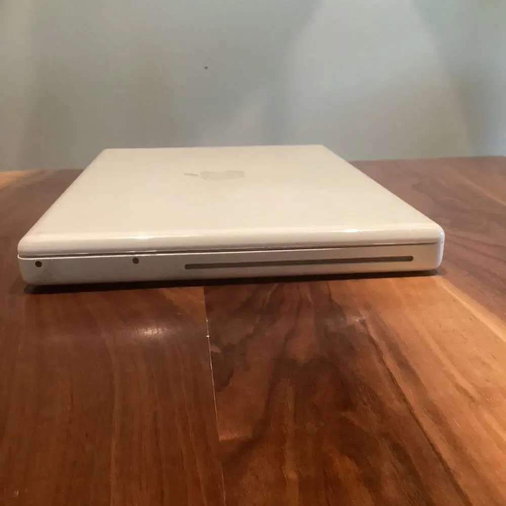 Late 2007 Apple MacBook A1181 13